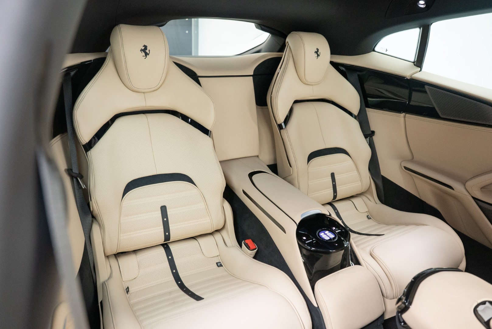 2025 FERRARI PUROSANGUE | FULL CARBON | MAIN DEALER SERVICE | HIGH SPEC